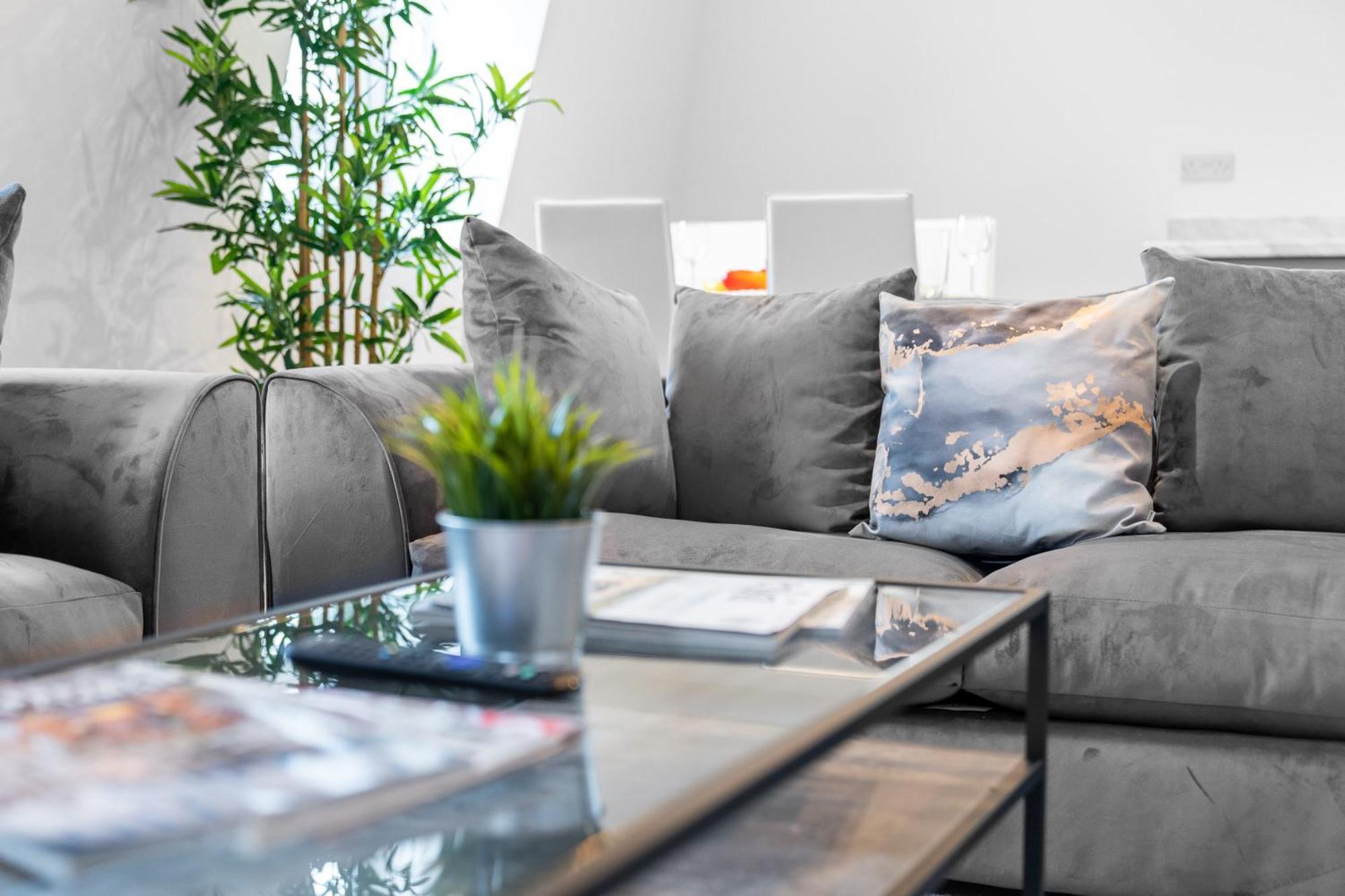Two Bedroom - Balcony - Parking - Netflix - Wifi - 8mc Apartment Birmingham