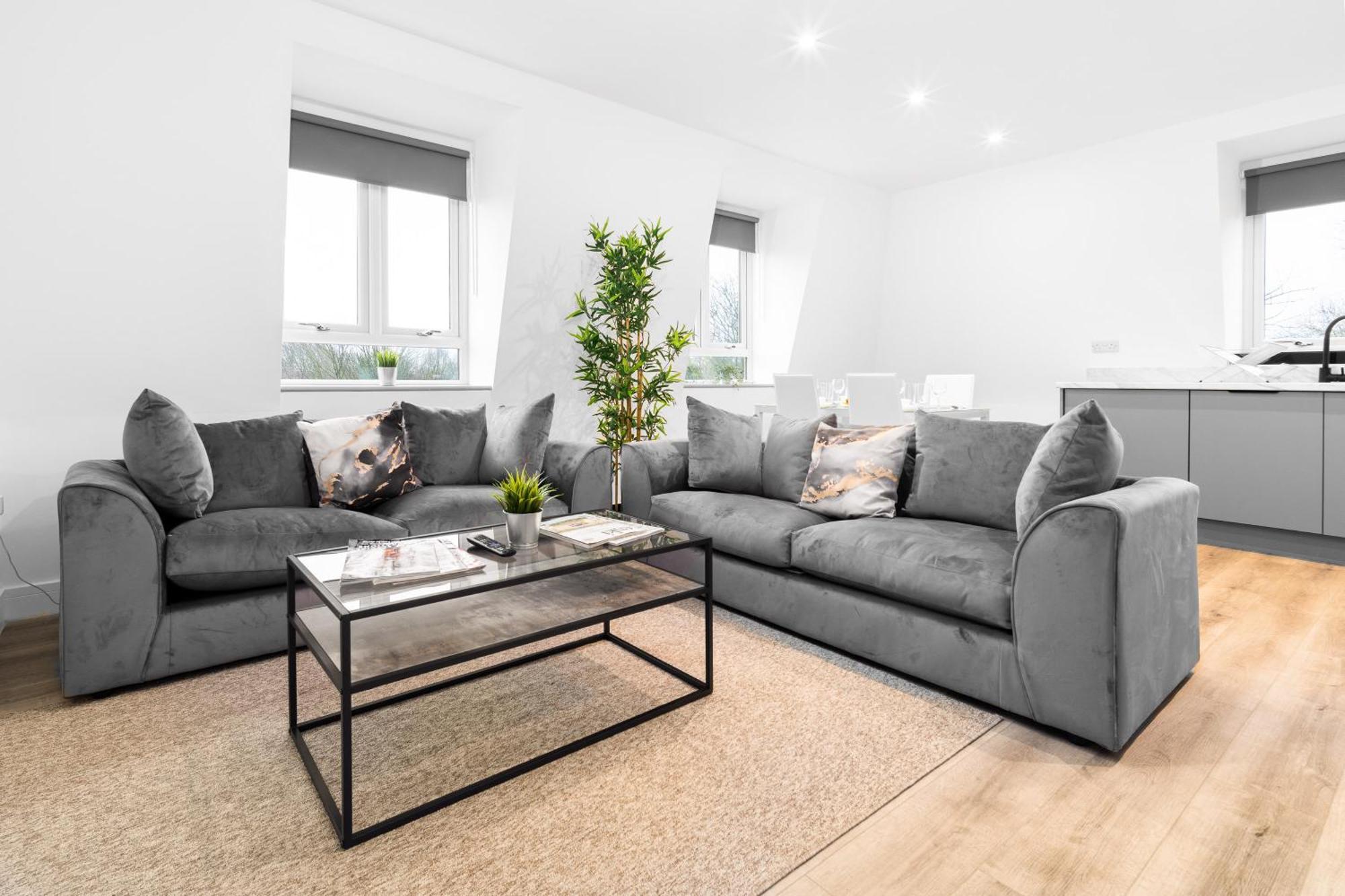 Two Bedroom - Balcony - Parking - Netflix - Wifi - 8mc Apartment