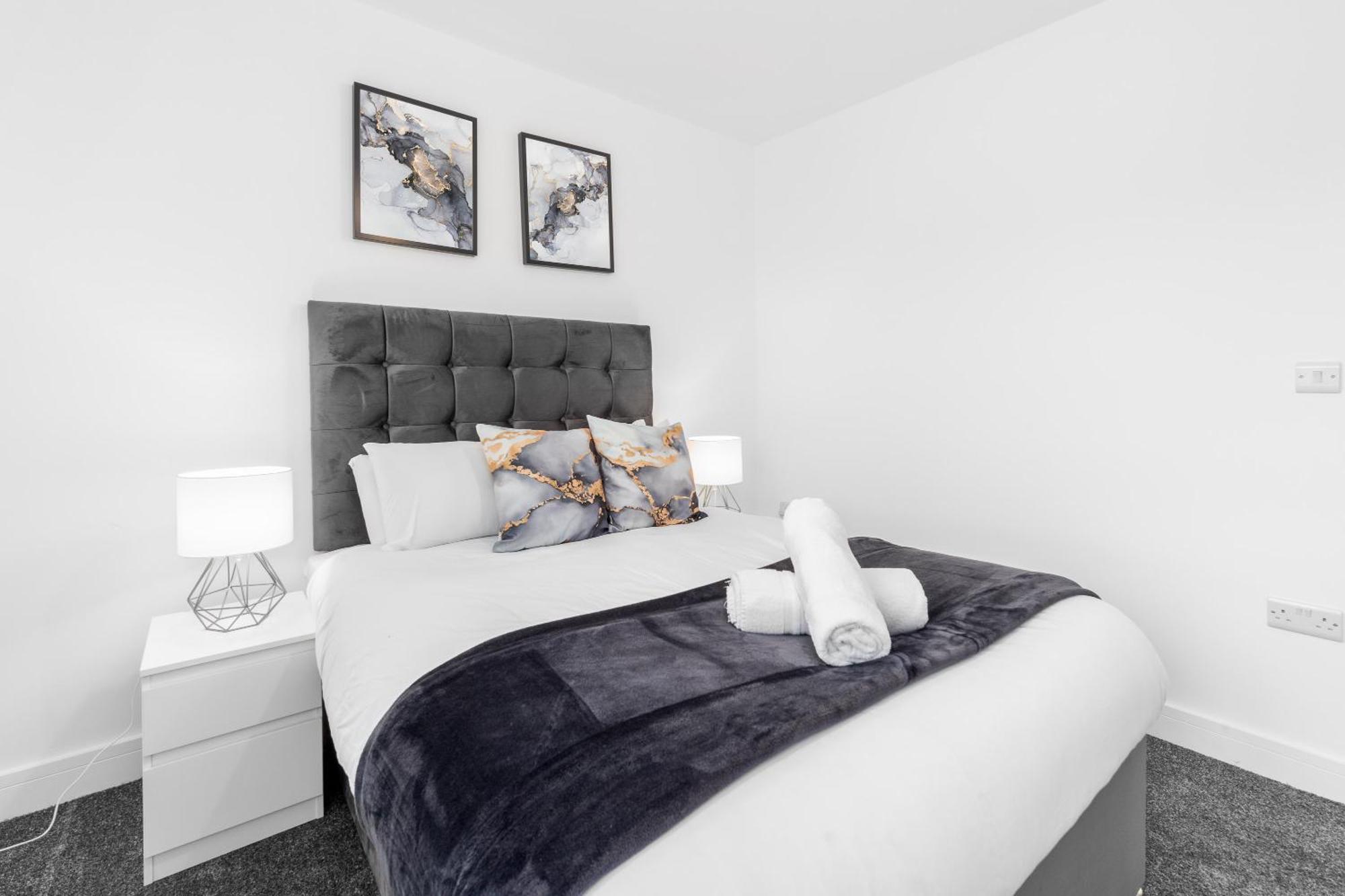 Two Bedroom - Balcony - Parking - Netflix - Wifi - 8mc Apartment Birmingham